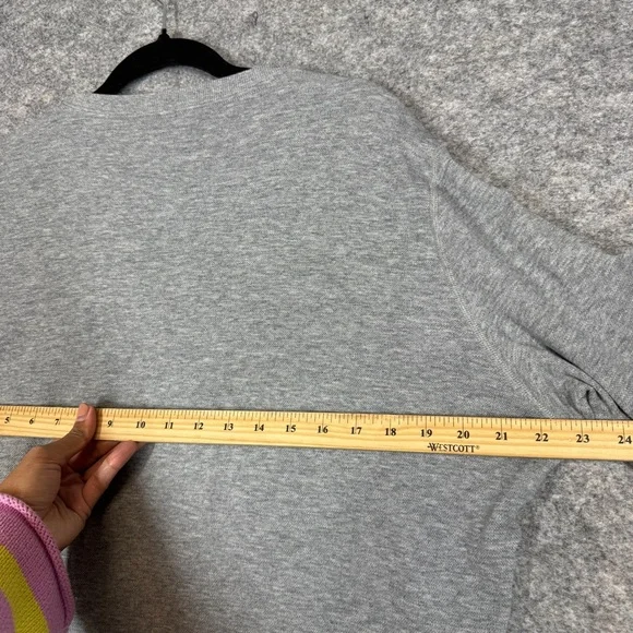 Vuori Gray Long Sleeve Sweatshirt Crewneck Pocket Athleisure Pullover Size M - Picture 13 of 15